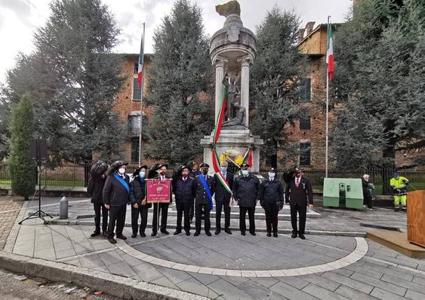 In piazza Castelbarco a Cislago le celebrazioni per il 4 novembre 