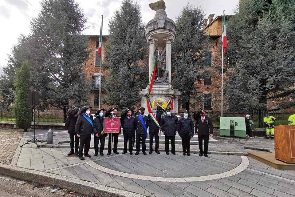 In piazza Castelbarco a Cislago le celebrazioni per il 4 novembre 