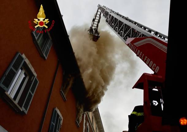 incendio vigili del fuoco Milano