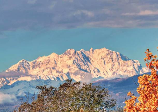 L'autunno fa da cornice al Monte Rosa