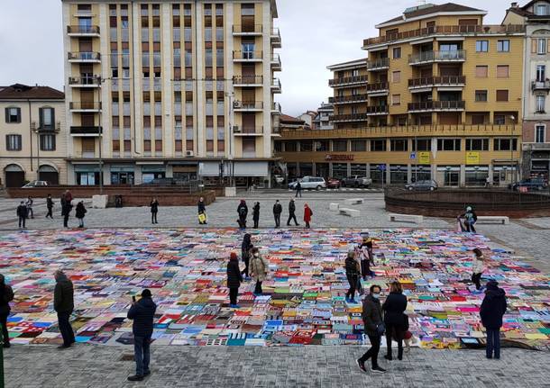 La coperta di viva Vittoria Varese copre piazza Repubblica