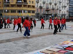 La coperta di viva Vittoria Varese copre piazza Repubblica