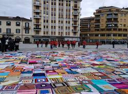 La coperta di viva Vittoria Varese copre piazza Repubblica