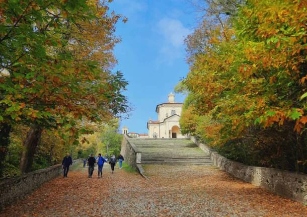 Colori d’autunno sulla via sacra del Sacro Monte di Varese