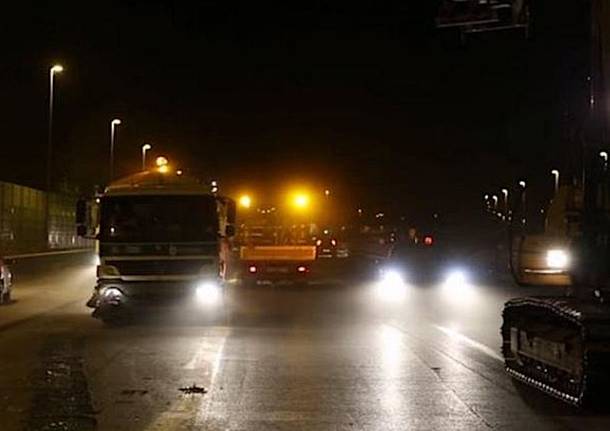 lavori autostrada strada notte