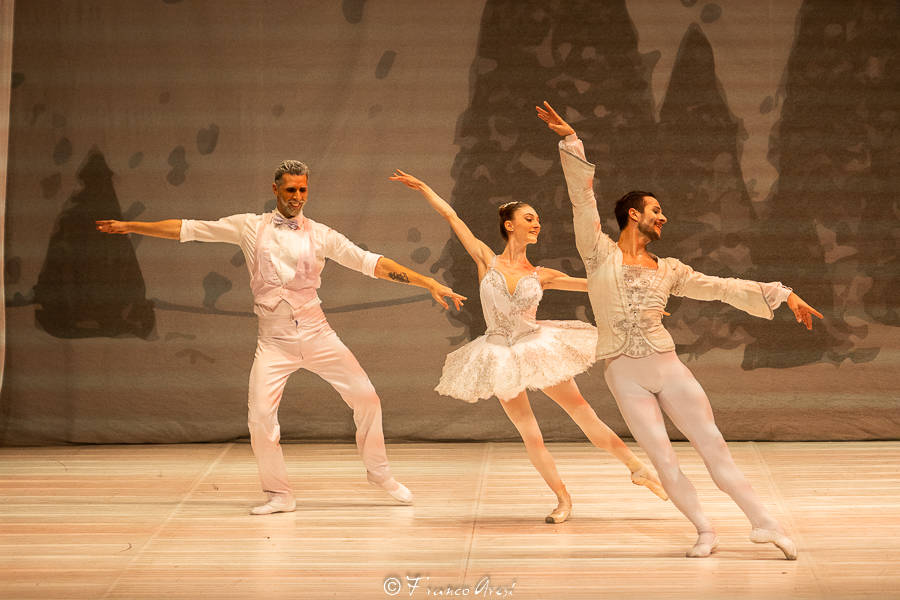 Lo Schiaccianoci nelle foto di Franco Aresi