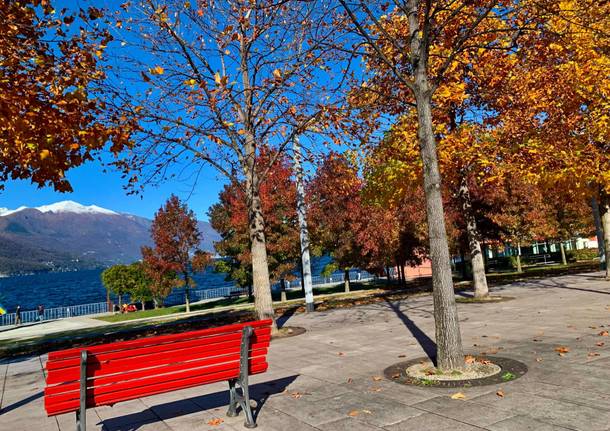 Lungolago di Luino con Limidario innevato