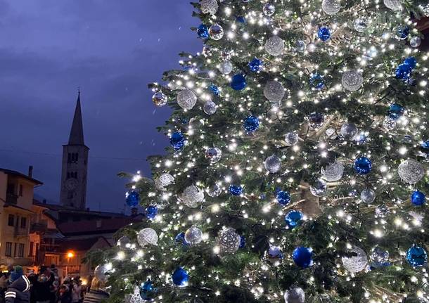 A Omegna si accende il Natale