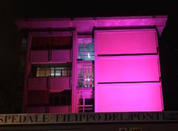 ospedale del ponte illuminato di viola per i neonati prematuri