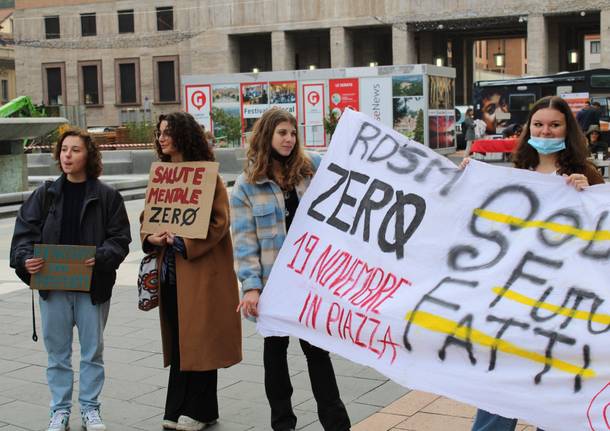 La protesta degli studenti a Varese