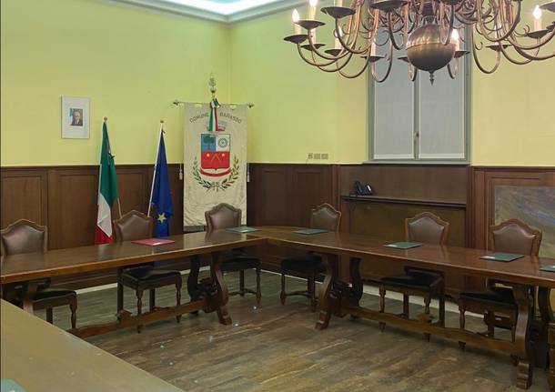 Il consiglio comunale di Barasso e il sindaco Lorenzo Di Renzo Scolari