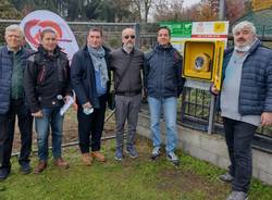 Taglio del nastro per la nuova postazione Dae sulla pista ciclopedonale tra Canegrate e San Giorgio su Legnano