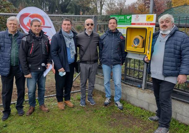 Taglio del nastro per la nuova postazione Dae sulla pista ciclopedonale tra Canegrate e San Giorgio su Legnano