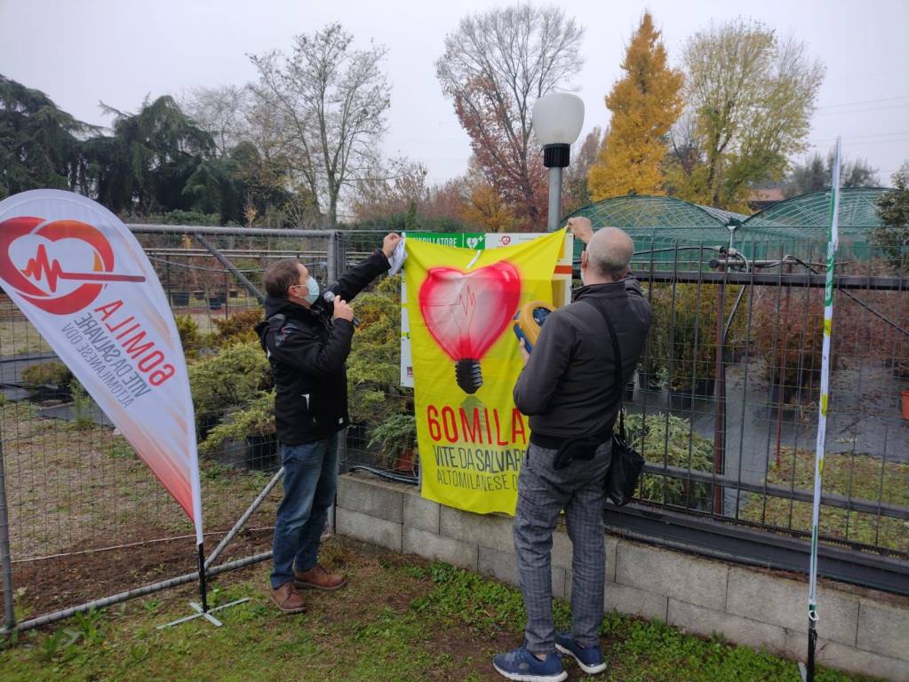 Taglio del nastro per la nuova postazione Dae sulla pista ciclopedonale tra Canegrate e San Giorgio su Legnano