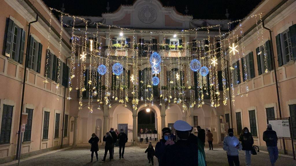 Varese - Si accendono le luci di Natale