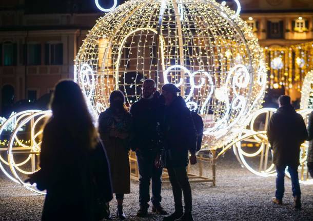 A Varese si accende il Natale, inaugurate le luci ai Giardini Estensi