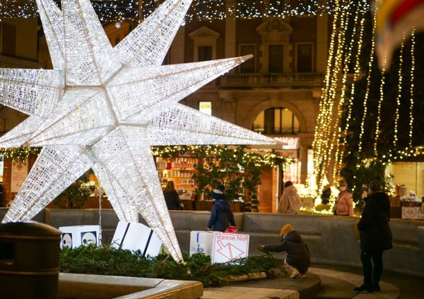 Varese - Si accendono le luci di Natale