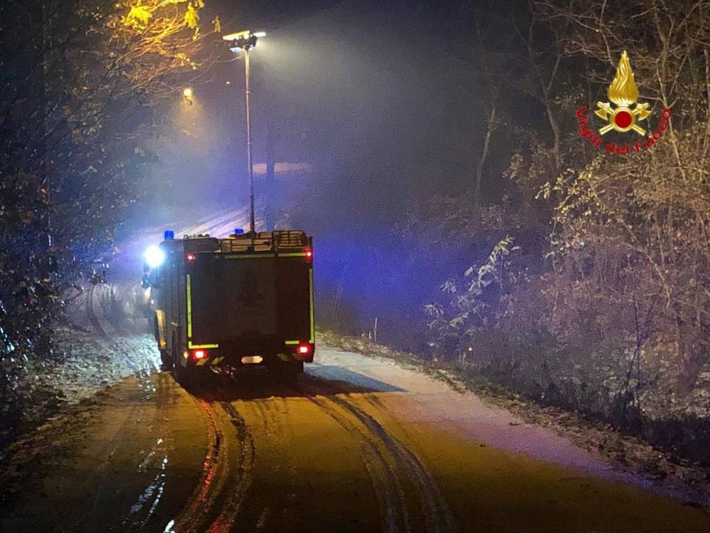 Venegono Superiore - Auto ribaltata a Pianbosco