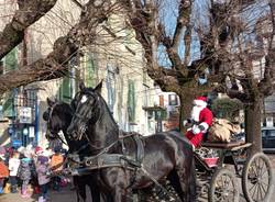 A Lissago Babbo Natale arriva in carrozza