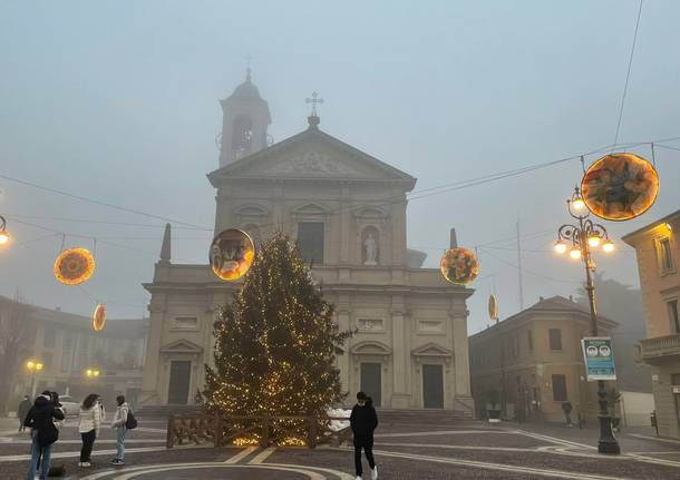 A Saronno installazioni luminose con la natività di Bernardino Luini e gli angeli dipinti da Gaudenzio Ferrari