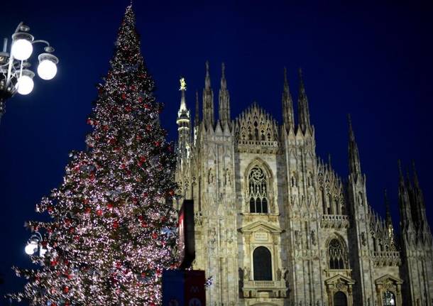 albero di natale milano 2021 piazza duomo