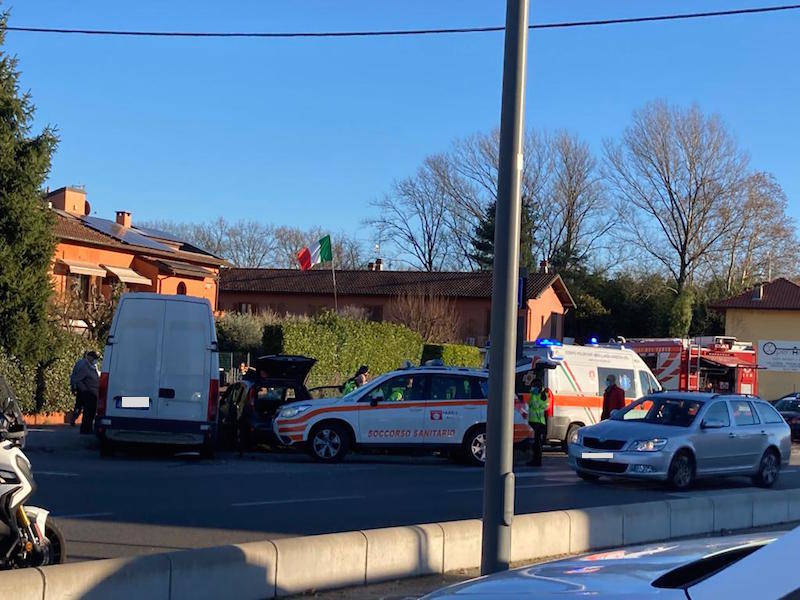 Angera, incidente tra un furgone e una vettura