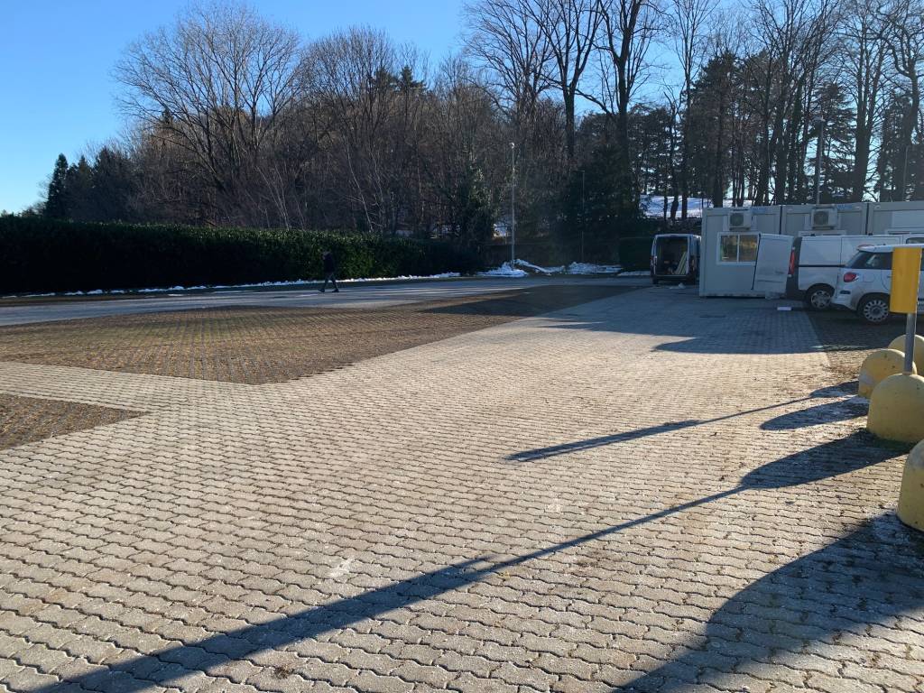 Centro vaccinale di Esselunga a Varese