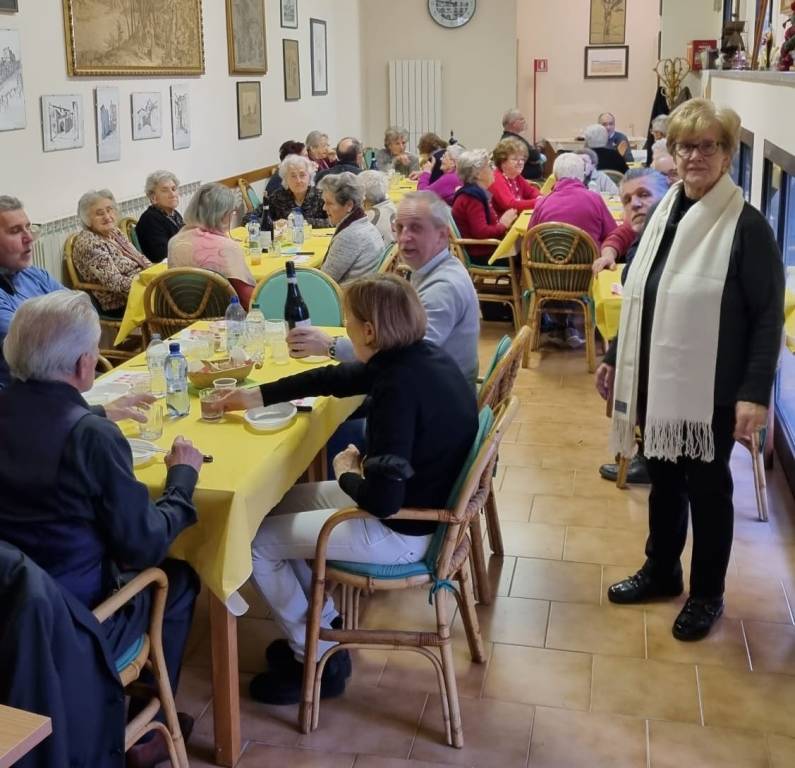 Festa al centro anziani di Azzate