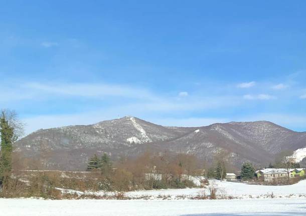 Il panorama innevato da Clivio
