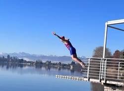 Il tuffo degli Hic sunt leones nel Lago di Monate