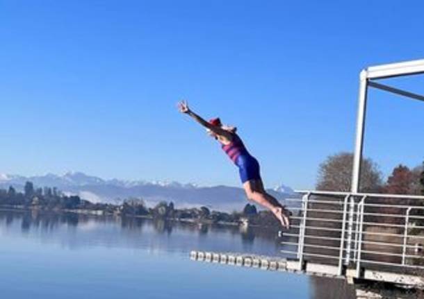 Il tuffo degli Hic sunt leones nel Lago di Monate