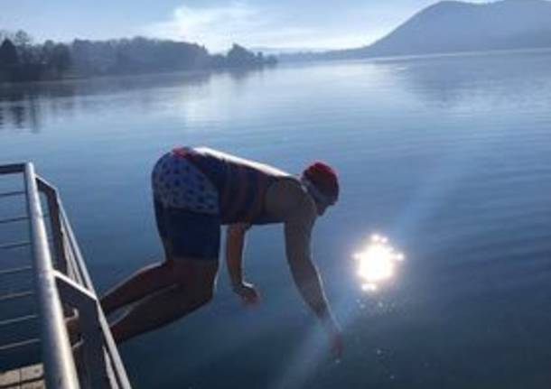 Il tuffo degli Hic sunt leones nel Lago di Monate