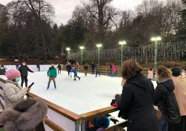 Inaugurata la pista di pattinaggio ai Giardini Estensi di Varese