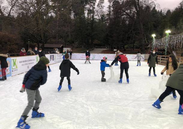 Inaugurata la pista di pattinaggio ai Giardini Estensi di Varese