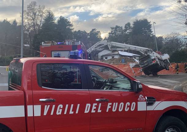 Incidente mortale sul lavoro a Bodio Lomnago