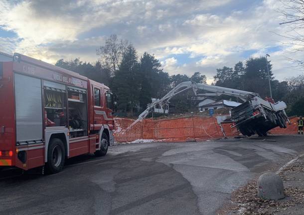Incidente mortale sul lavoro a Bodio Lomnago