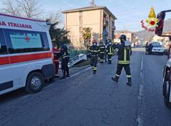 Incidente tre auto induno olona