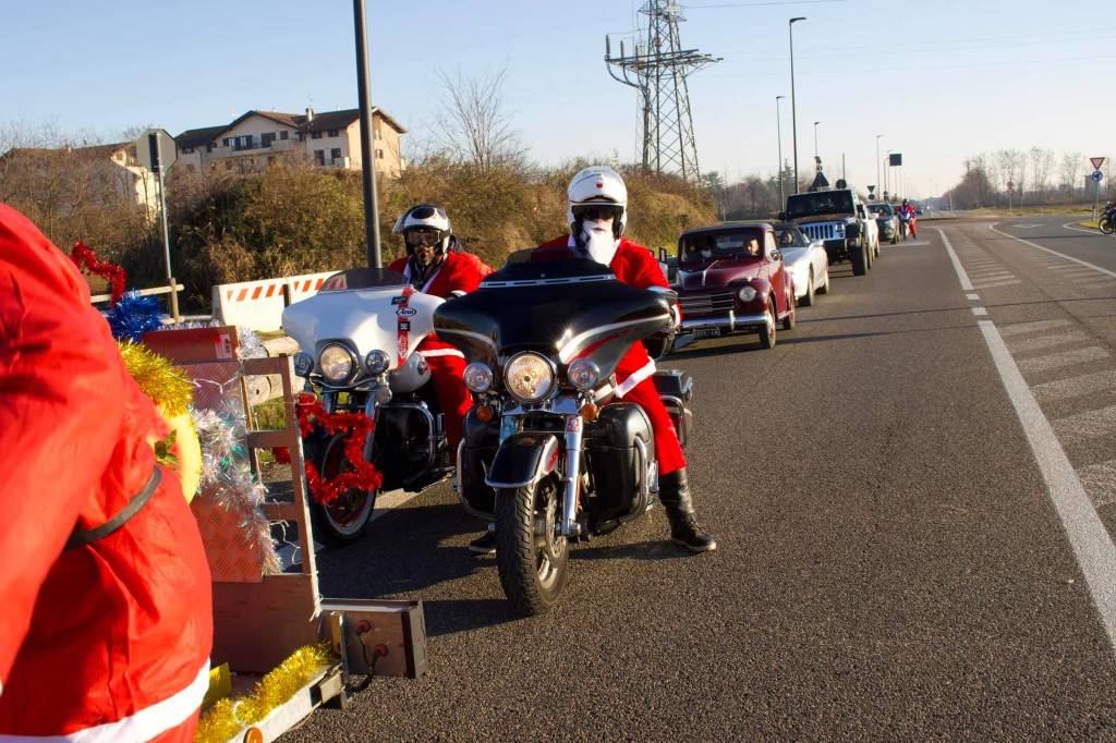 Motociclisti del gruppo Gloster alla Pediatria di Legnano