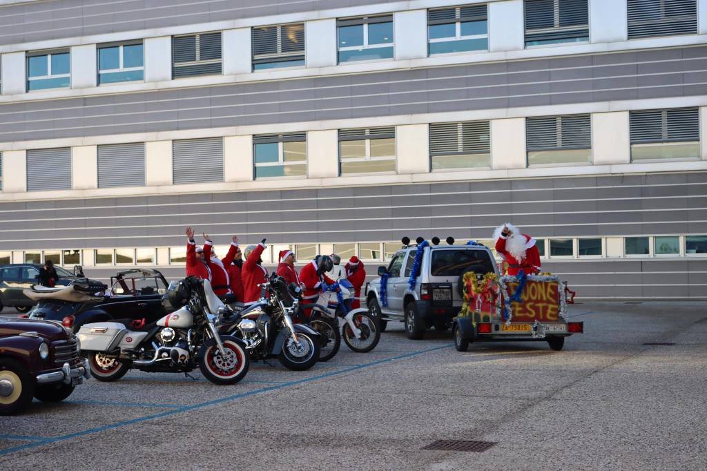 Motociclisti del gruppo Gloster alla Pediatria di Legnano