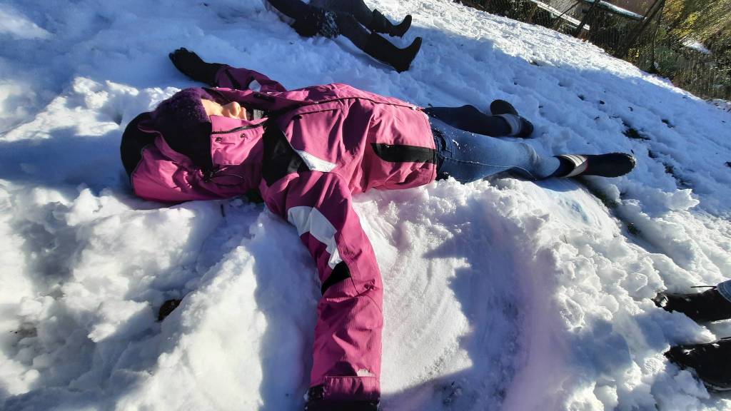 prima neve alla scuola primaria Galilei di Avigno