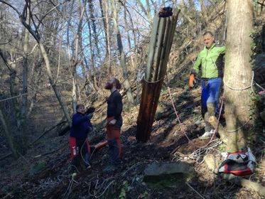 Pulizia del Torrente Bustecche a Varese: i volontari rimuovono gomme, pneumatici e lamiere