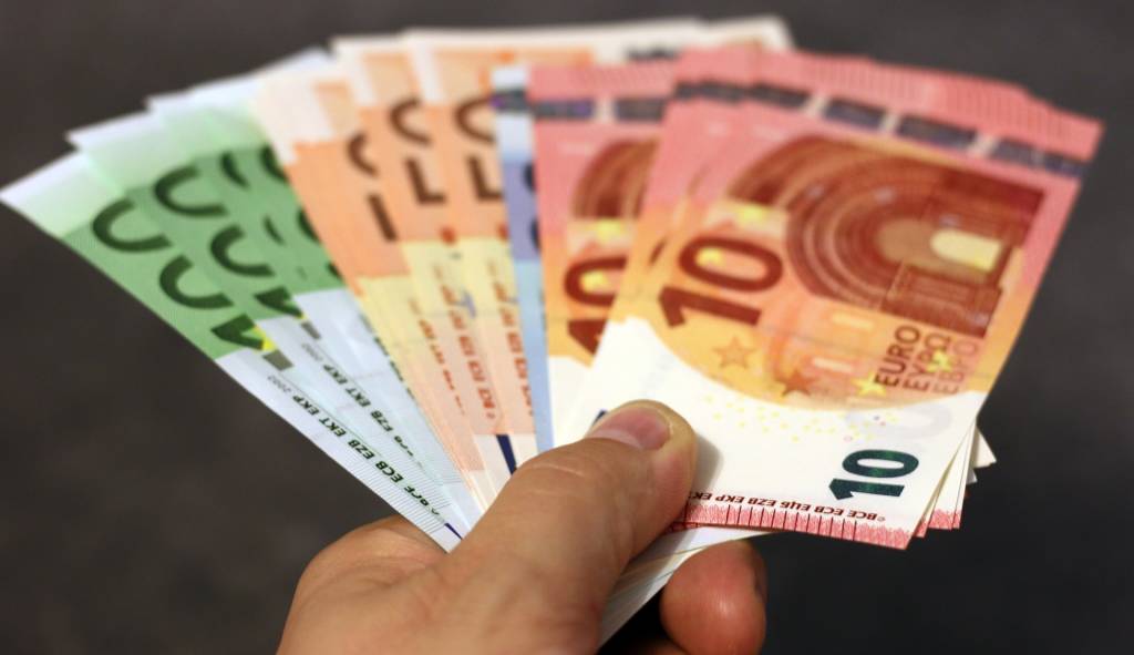 soldi euro bonus e contributi