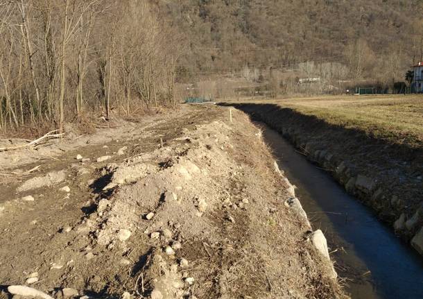 A Laveno Mombello interventi di pulizia straordinaria sul Roggia Fassora