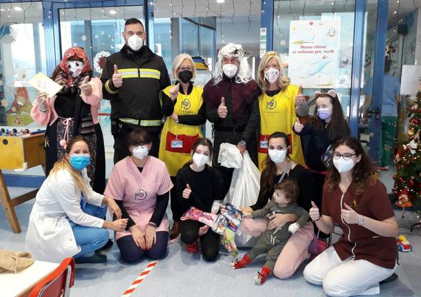 befana vigili del fuoco ospedale del ponte