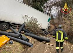 Camion fuori strada a Cadegliano Viconago