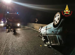 Schianto nella notte sulla superstrada a Besozzo