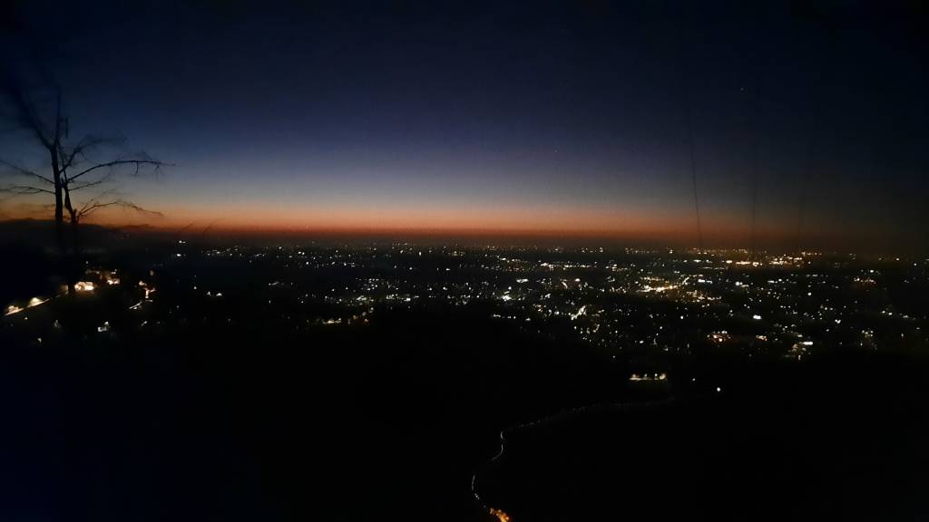 8.01, il sole nel caffè all\'alba del Forte di Orino