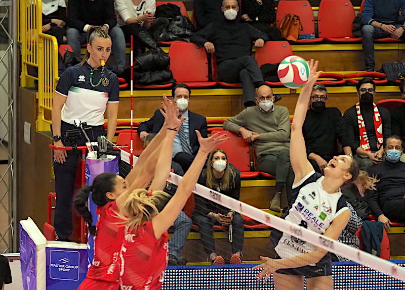 Volley femminile: Unet Busto - Reale Mutuo Chieri, le immagini
