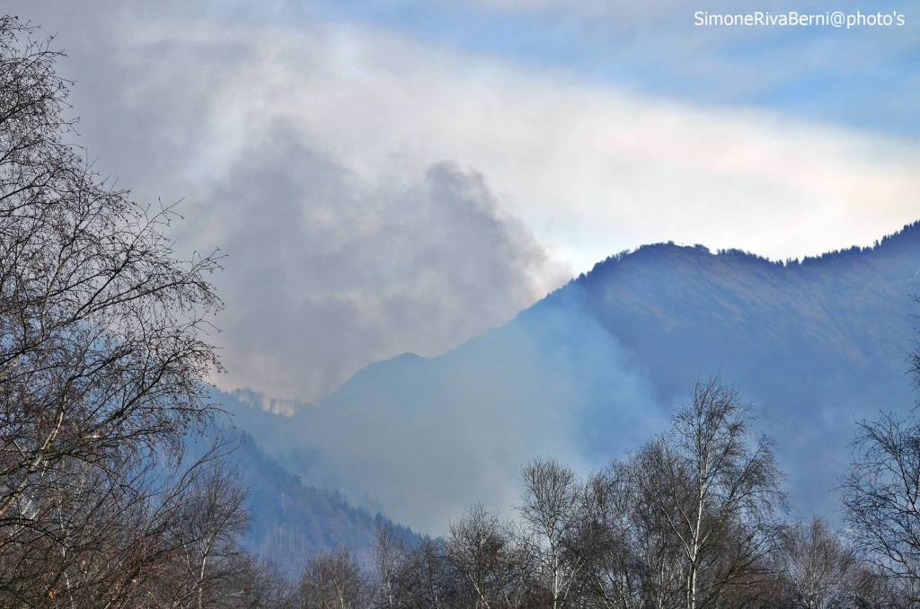 L\'incendio di Indemini visto dalla Forcora