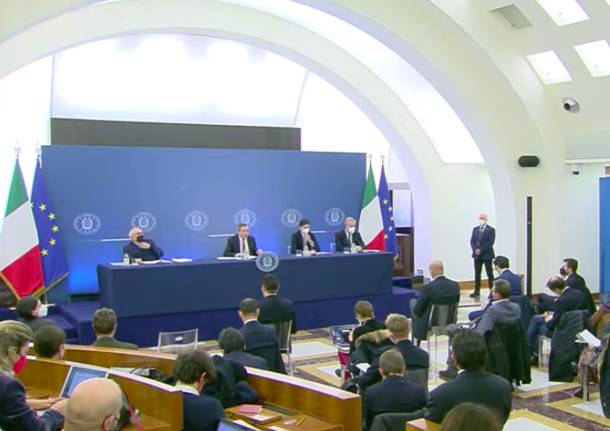 conferenza stampa draghi locatelli speranza bianchi